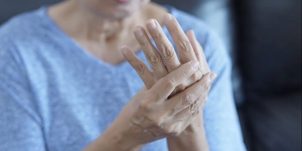 Osteoarthritis manifests itself as muscle cramps, slight swelling and pain in the finger joints.